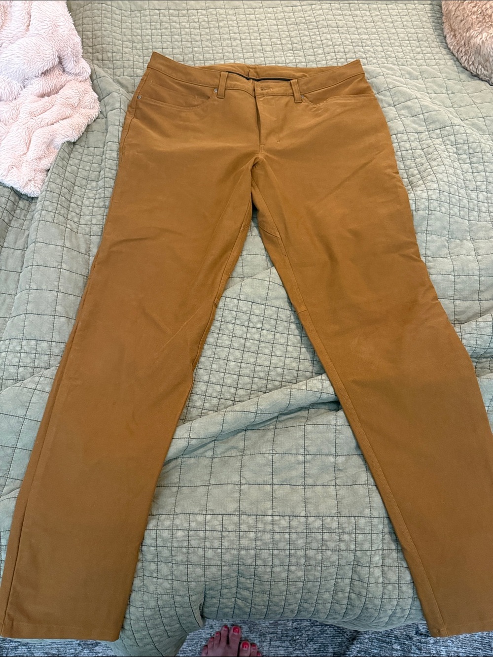 Men’s lululemon Caramel Brown Bottoms - Size 36